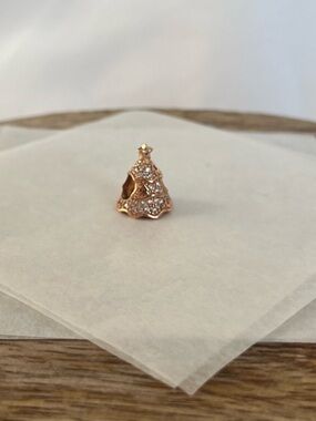 Pandora Twinkling Christmas Tree Charm
Rose Gold Plated CZ